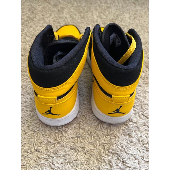 Air Jordan 1 Mid New Love Size 7 Men - Picture 4 of 4